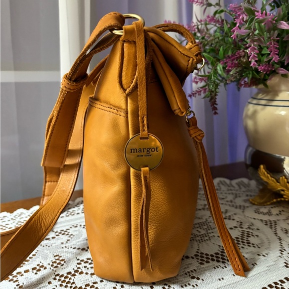 🔥Margot New York Mickey Double Zip Crossbody Camel Color PRICED TO SELL - Picture 3 of 10